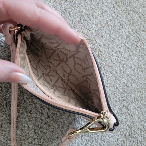 CALVIN Klein Wristlet/Clutch in Pink sand Brown - Like New - Picture 3 of 5
